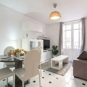 https://apartamentos-bolsa-larios.es-andalucia.com